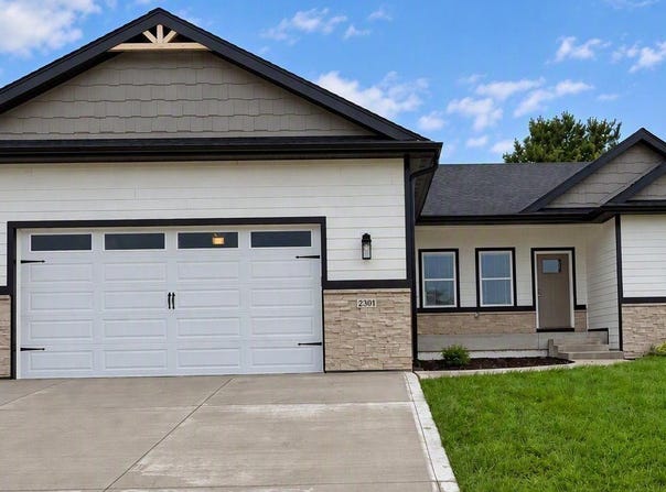 2301 N 8th Avenue E, Newton, IA 50208