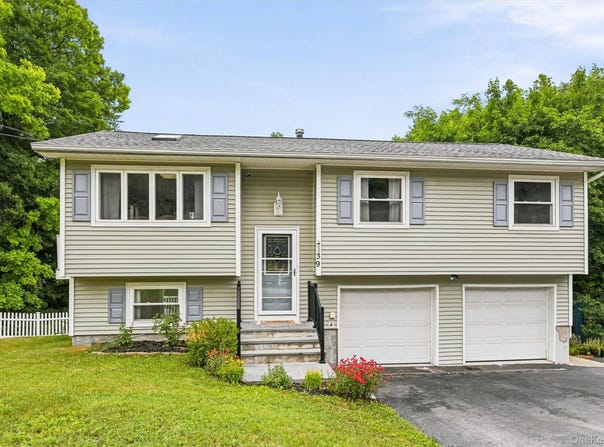 39 Raker Road, Poughkeepsie, NY 12603