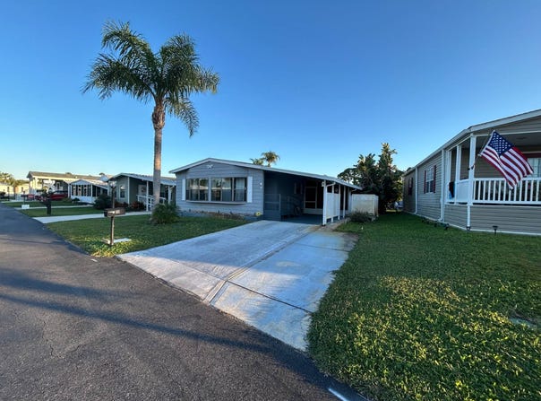 10 Camino Real Ct, Edgewater, FL 32132