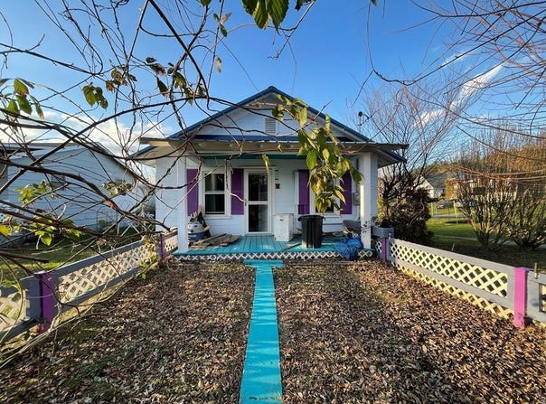 202 Hampton St, Fries, VA 24330-4470