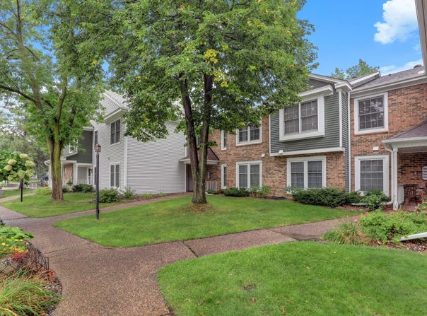 10966 Quebec Avenue S, Bloomington, MN 55438