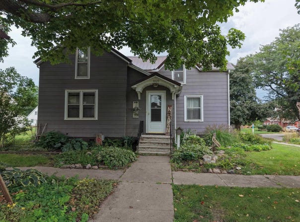 1021 1St Avenue, Ackley, IA 50601