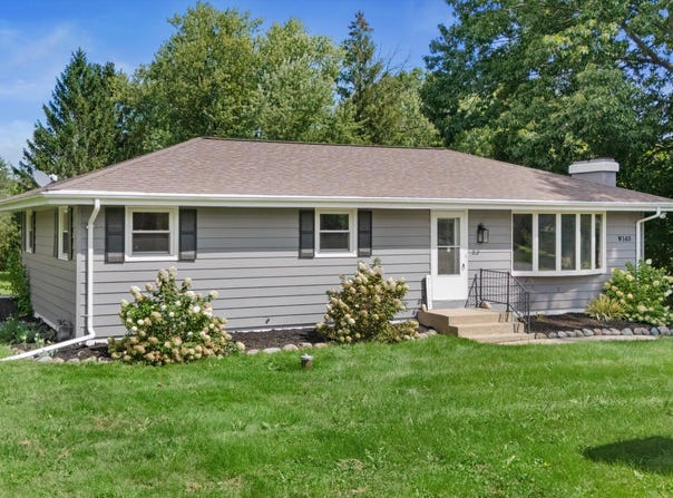 W140 Belleview Ave, Oconomowoc, WI 53066
