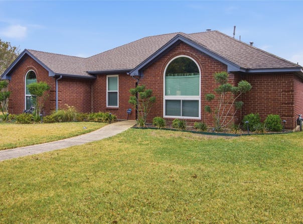 814 Rawlins Drive, Lancaster, TX 75146