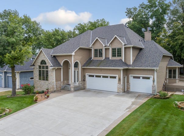 13985 42nd Avenue N, Plymouth, MN 55446