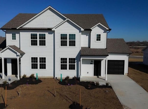 27319 Acacia Drive, Lee's Summit, MO 64086