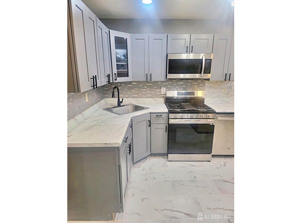 274 College Drive, Edison, NJ 08817