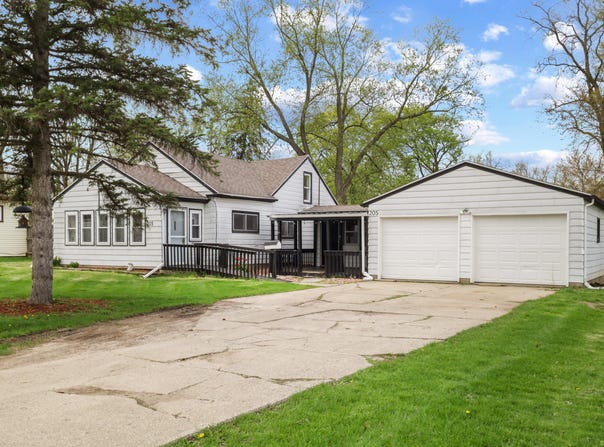 205 Cox Boulevard, Lansing, MI 48910