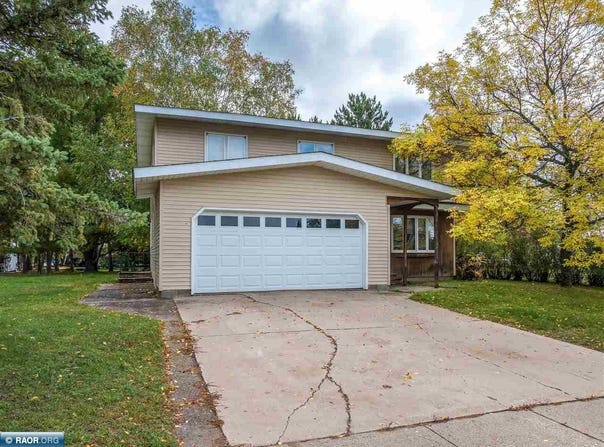15 Locust Dr, Babbitt, MN 55706