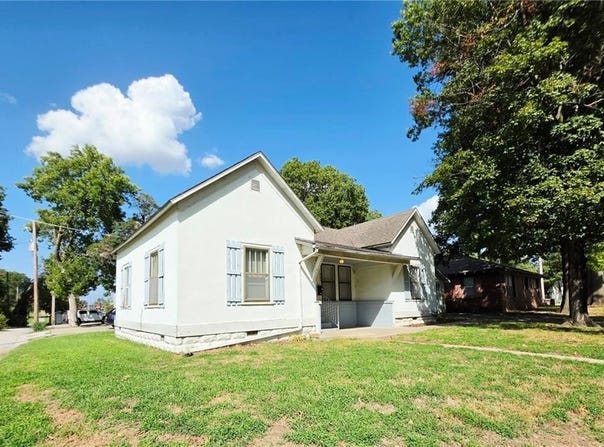 305 E JACKSON Street, Pittsburg, KS 66762