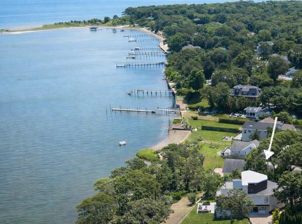 10 Bay View Drive, Hampton Bays, NY 11946
