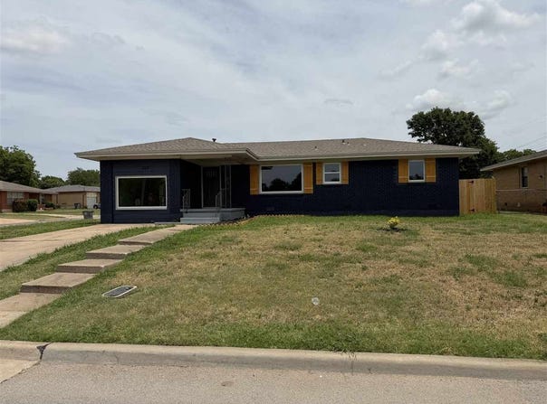 207 NW 40th St, Lawton, OK 73505