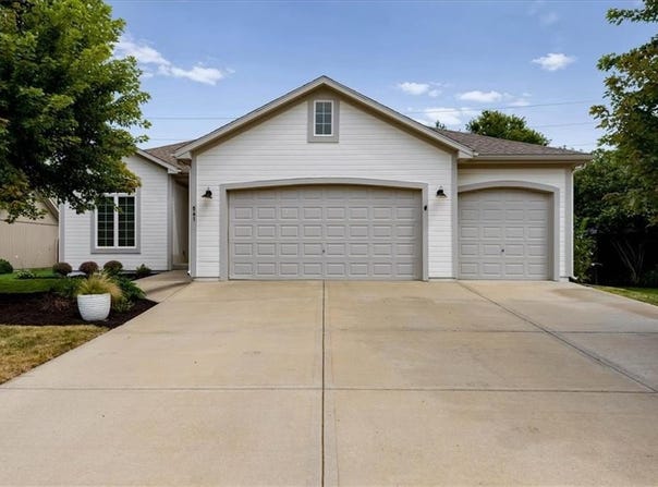 561 N Evergreen Street, Gardner, KS 66030