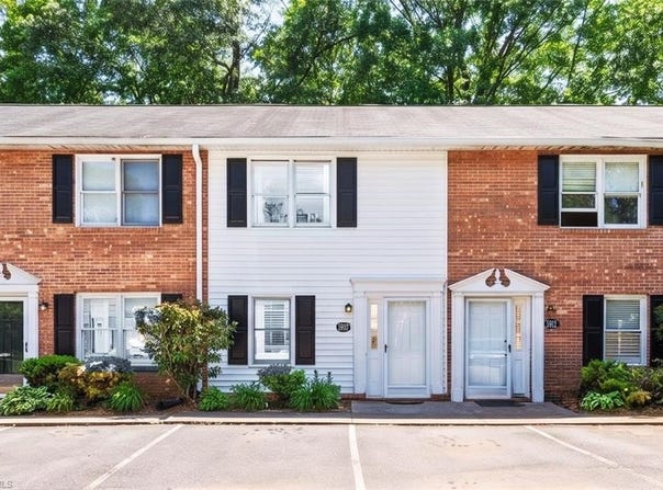 5910 King Charles Court, Clemmons, NC 27012