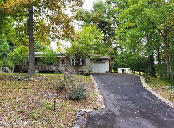 141 Manchester Drive, Bushkill, PA 18324