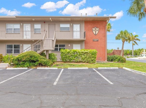 2 CAUSEWAY Boulevard, DUNEDIN, FL 34698