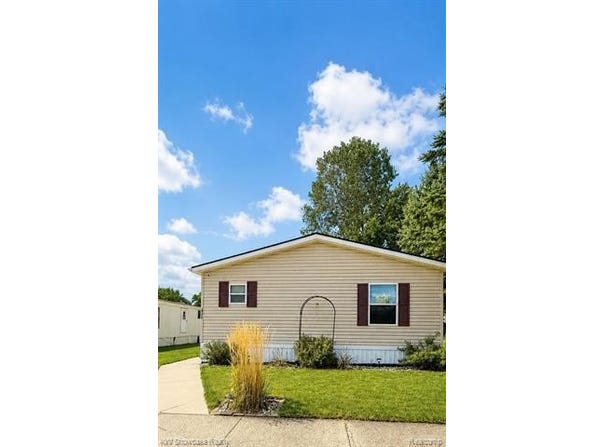 3326 Abbey, Wixom, MI 48393