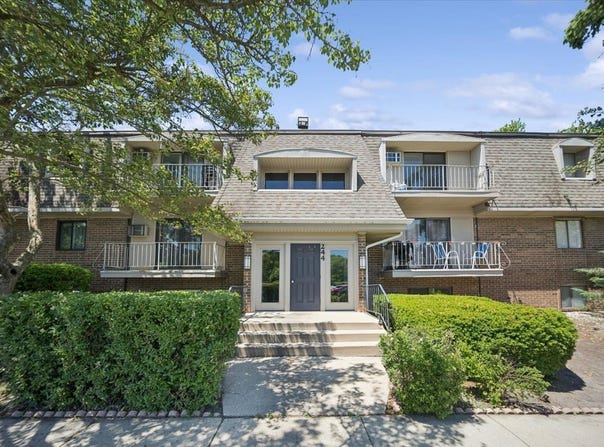 244 E Bailey Road, Naperville, IL 60565