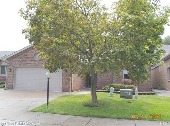 380 Walnut Drive, South Lyon, MI 48178