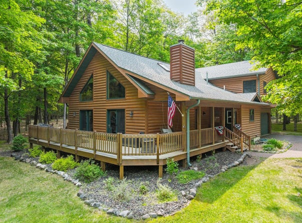 8250 MAPLEWOOD LN, Eagle River, WI 54521
