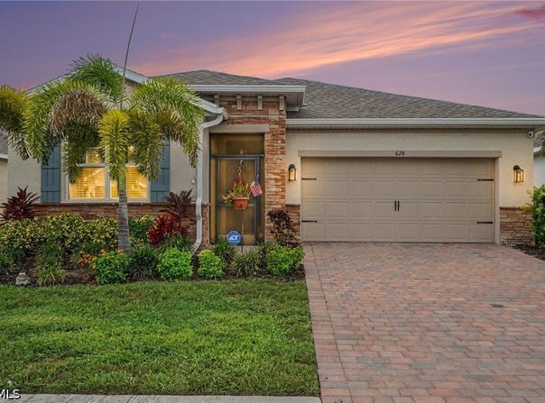628 Parkshore Lake Avenue, Cape Coral, FL 33993