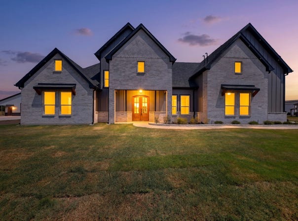 204 CR 4615, Wolfe City, TX 75496