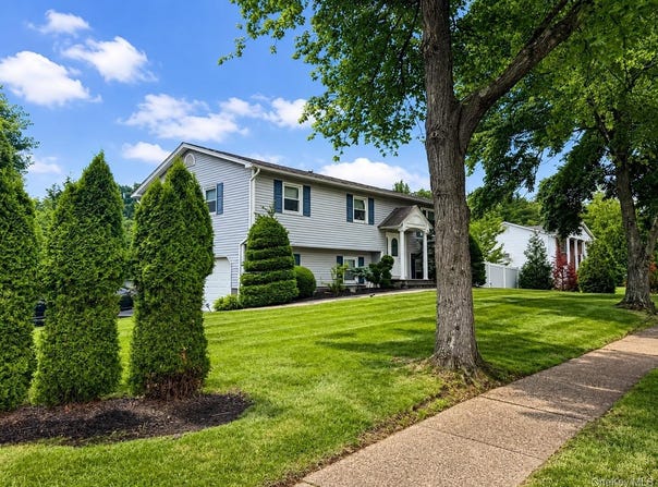 12 Spur Drive, Nanuet, NY 10954