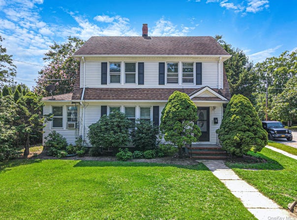 41 Prospect Place, Riverhead, NY 11901