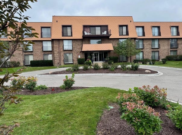 4050 N Dundee Road, Northbrook, IL 60062