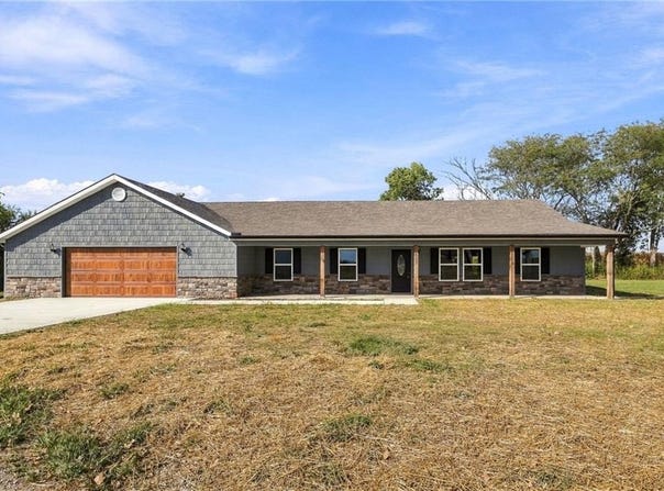 1152 Lafayette Drive, Odessa, MO 64076