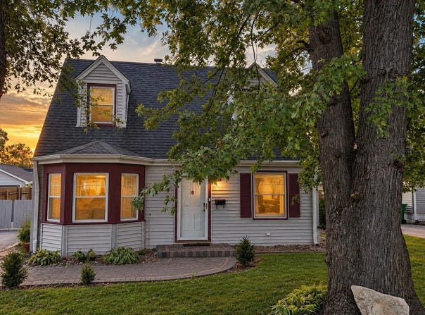 8934 Bunker Hill Drive, Munster, IN 46321
