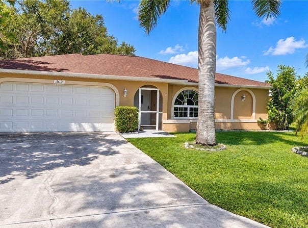 302 SE 1st Place, Cape Coral, FL 33990