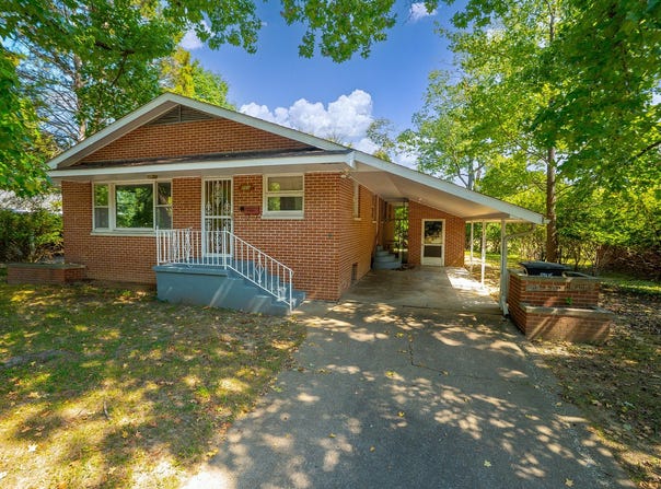 701 S Benwood Drive, Carbondale, IL 62901