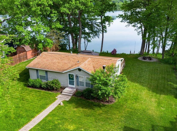 308 Lake Shore Drive, Cassopolis, MI 49031