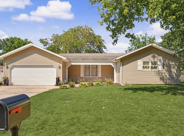908 Hillside Court, Monticello, IL 61856