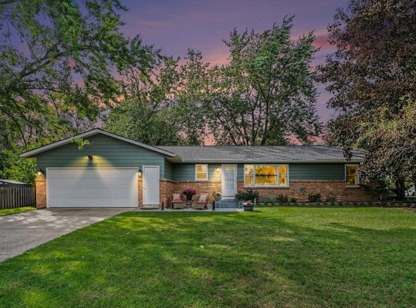 2430 Oak Hollow Drive, Jenison, MI 49428