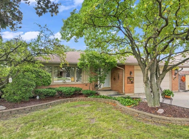 3310 Plum Grove Drive, Rolling Meadows, IL 60008