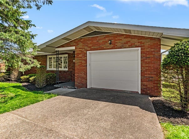 449 Belrose Dr, Rostraver, PA 15012