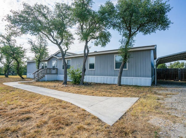 198 Dian Dr, Harper, TX 78631