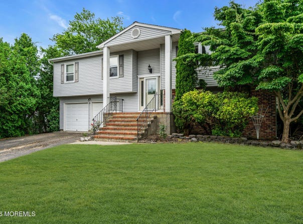 52 Lorelei Drive, Howell, NJ 07731