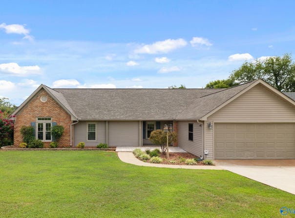 215 Oakview Circle, Killen, AL 35645