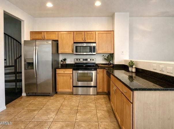 2264 E HUNTINGTON Drive, Phoenix, AZ 85040
