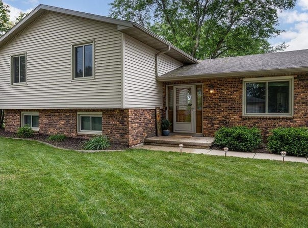 305 Raymond Road, Waunakee, WI 53597