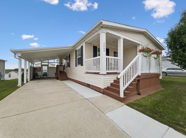 2660 Pebble Lane, Milford, MI 48380