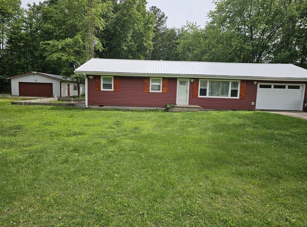 111 W Hickory Street, Bluford, IL 62814