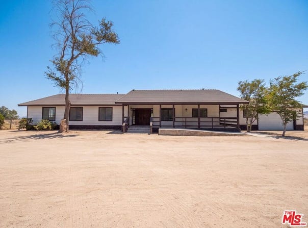 1401 60th St, Rosamond, CA 93560