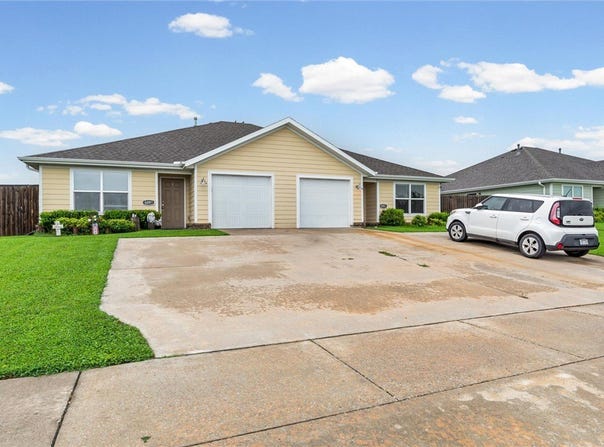 609 Christopher Drive, Siloam Springs, AR 72761
