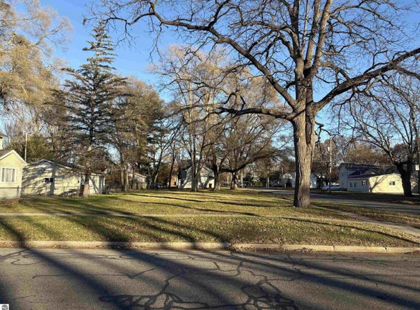 320 W Locust, Mt Pleasant, MI 48858