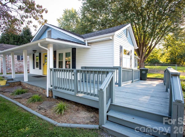 95 Elysinia Avenue, Waynesville, NC 28786