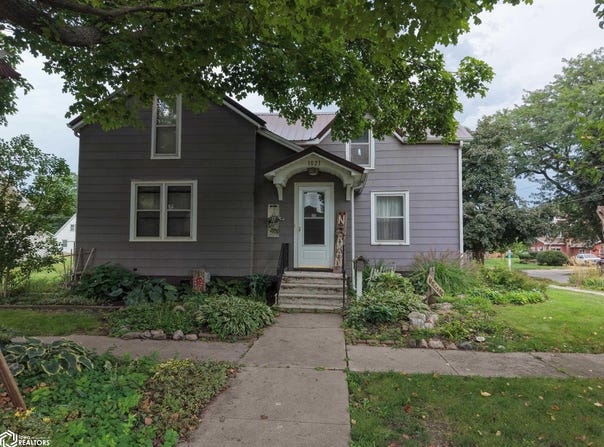 1021 1St Avenue, Ackley, IA 50601